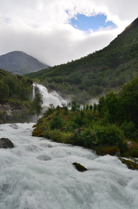 Noruega 10 días de cabañas y con niños - Blogs de Noruega - ETAPA 5- Glaciar Briksdal - Gaupne (2)