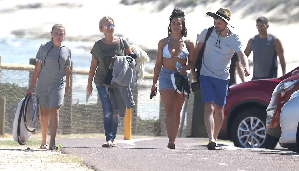 Holly-Young-Upskirt-STARS-com-40