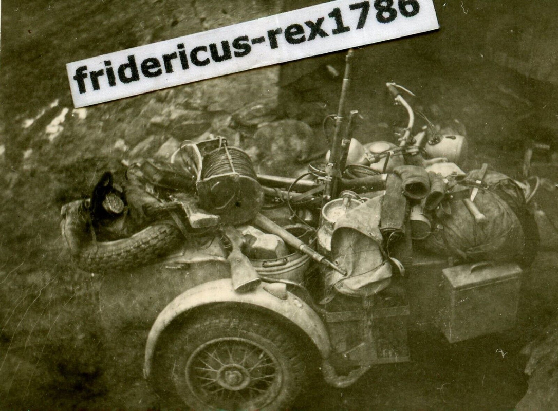F14 Foto GrenRgt503 Ostfront Goldap Ostpreußen 44 vollgeladenes Krad Ausrüstung