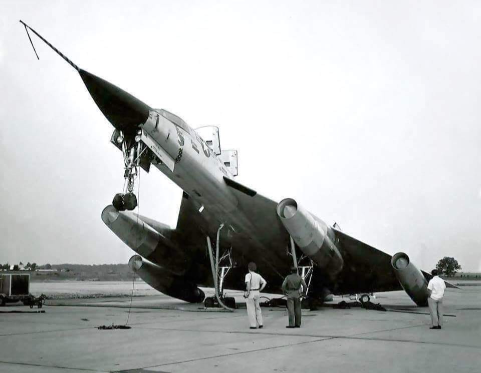 B-58-Hustler-dragging-its-tail-1.jpg
