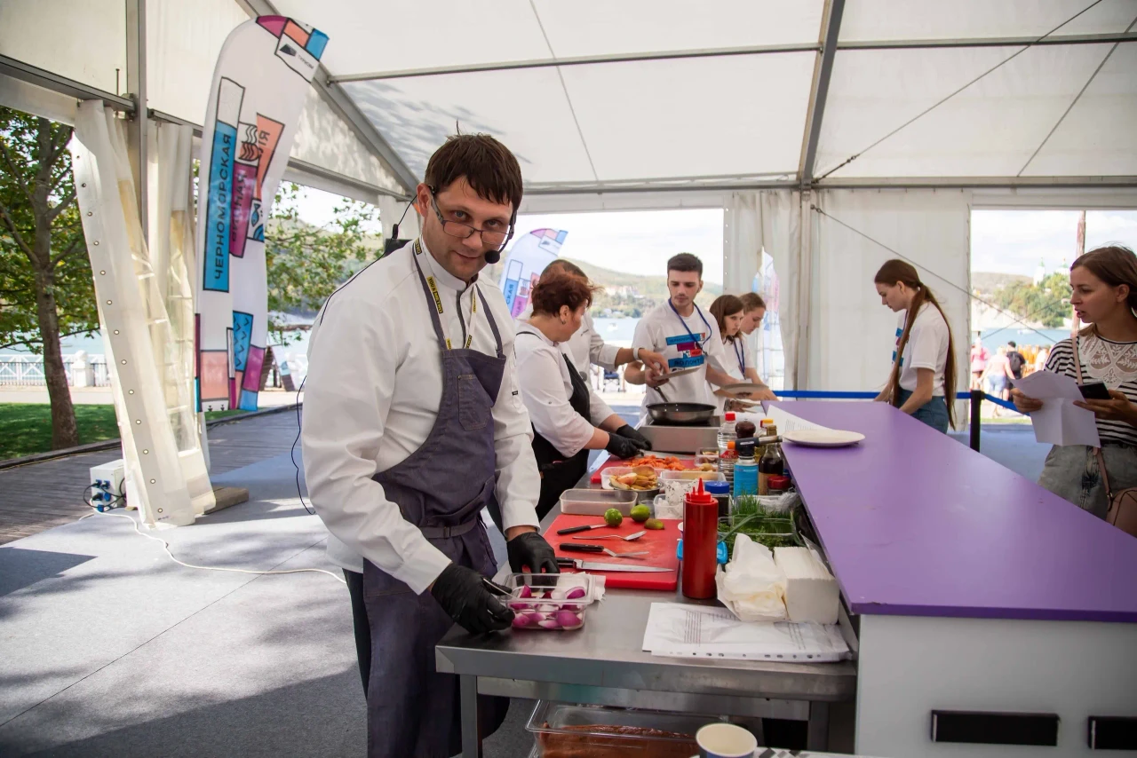 Аренда шатров для мастер-классов на фестивале Черноморская винная неделя - фото 5