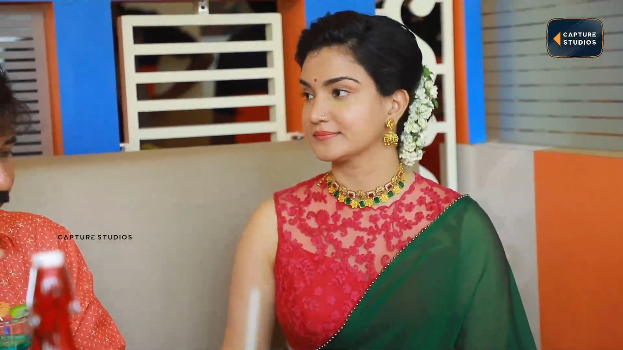 Honeyrose Hot sexy in saree.mkv_snapshot_00.26.064