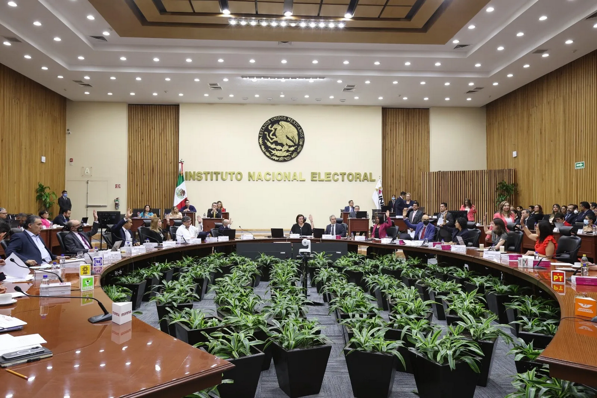 PAN y PRD en el INE alertan sobre cercanía del PRI con Morena