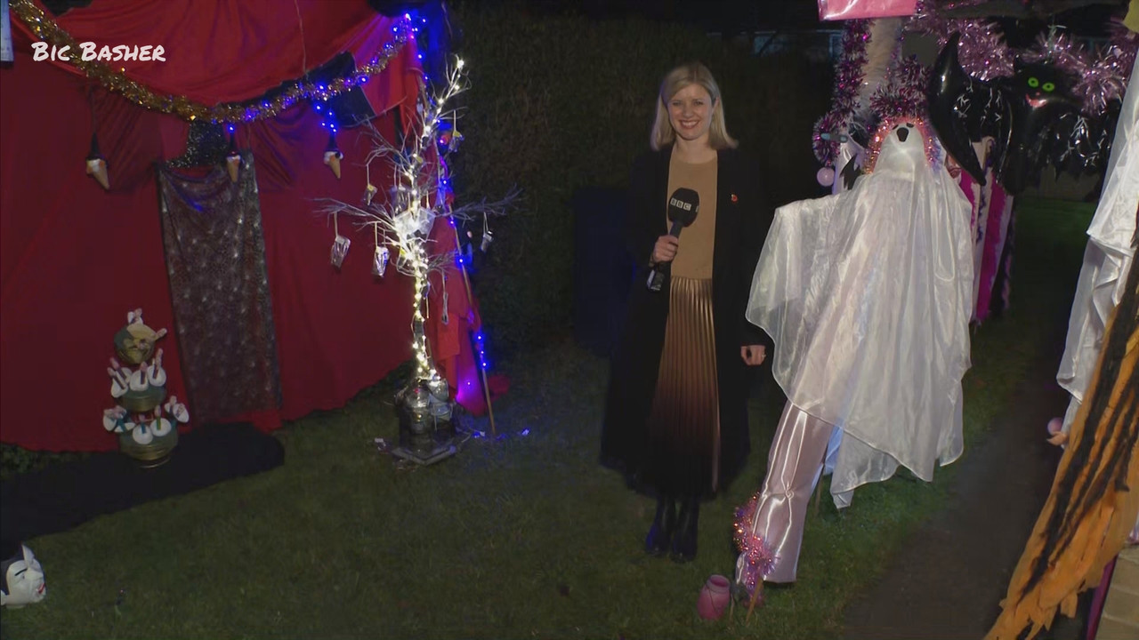 10.30 - 11.15.00 - Homes Under the Hammer  ᴺᵉʷ. S27 Colour Clash! Jac....ts_snapshot_23.16.001