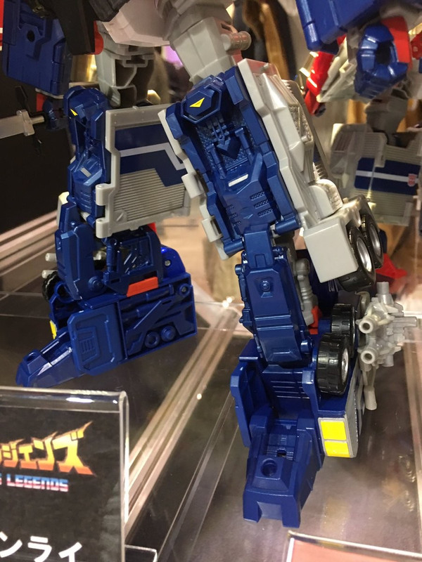 1487469663-c4-bxs-vcam4zgz