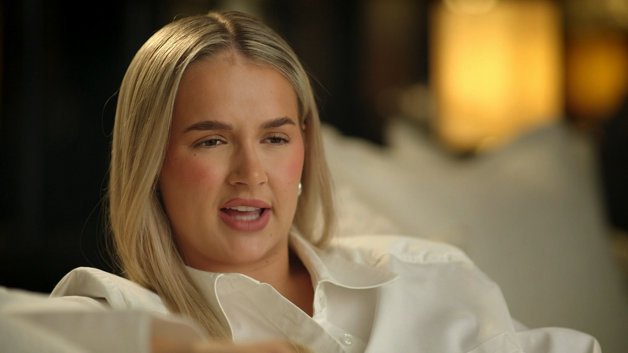 Molly-Mae_ Behind It All 2025 S01E01 Amazon 1080p WEB DDP x264-NM21vi.mkv_snapshot_30.24.000