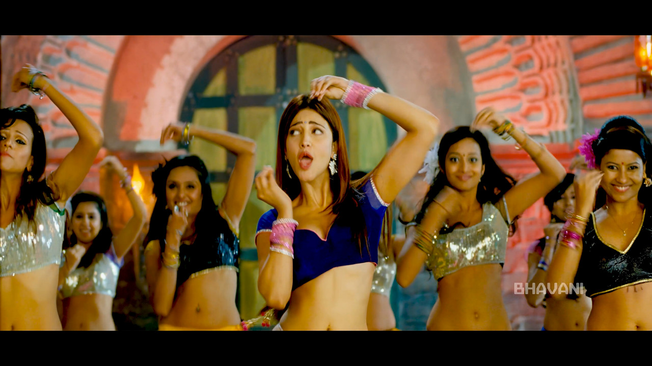 Shruti Haasan From Yevadu Hot Song 4K.mp4_snapshot_01.08.433
