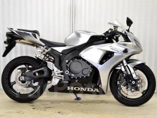 Последний раз он гонял на Honda Fireblade на треке в Заксенринге Последний раз он гонял на Honda Fireblade на треке в Заксенринге