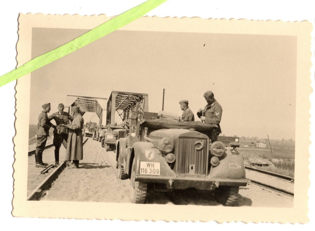 Foto 5x Technik ostwärts Brest-Litowsk 07.1941, 34 Inf. Division Abzeichen (1)