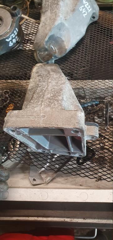 Кронштейн двигателя