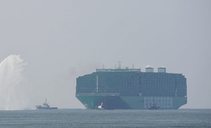 Ever Ace, kapal kontainer terbesar di dunia akan segera melewati Terusan Suez.