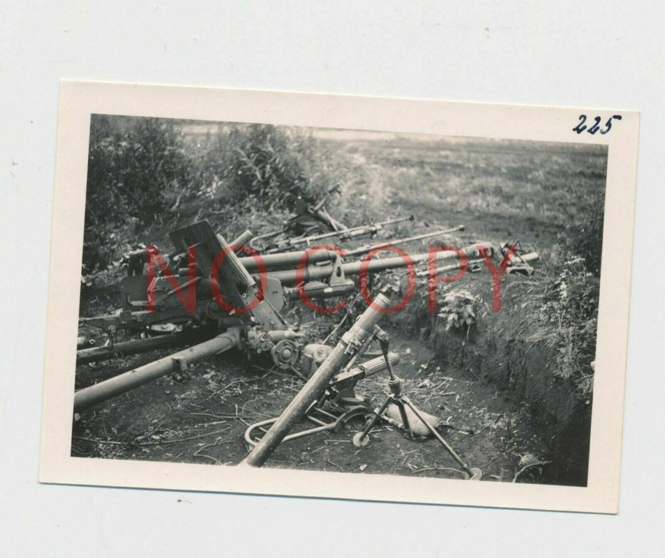Foto WK 2 schwere Geschützstellung Geschütz Minenwerfer