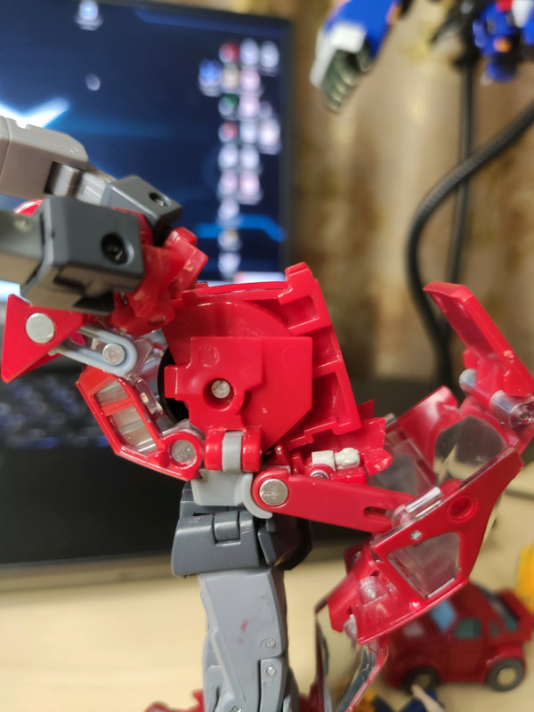 Masterpiece-Cliffjumper-19