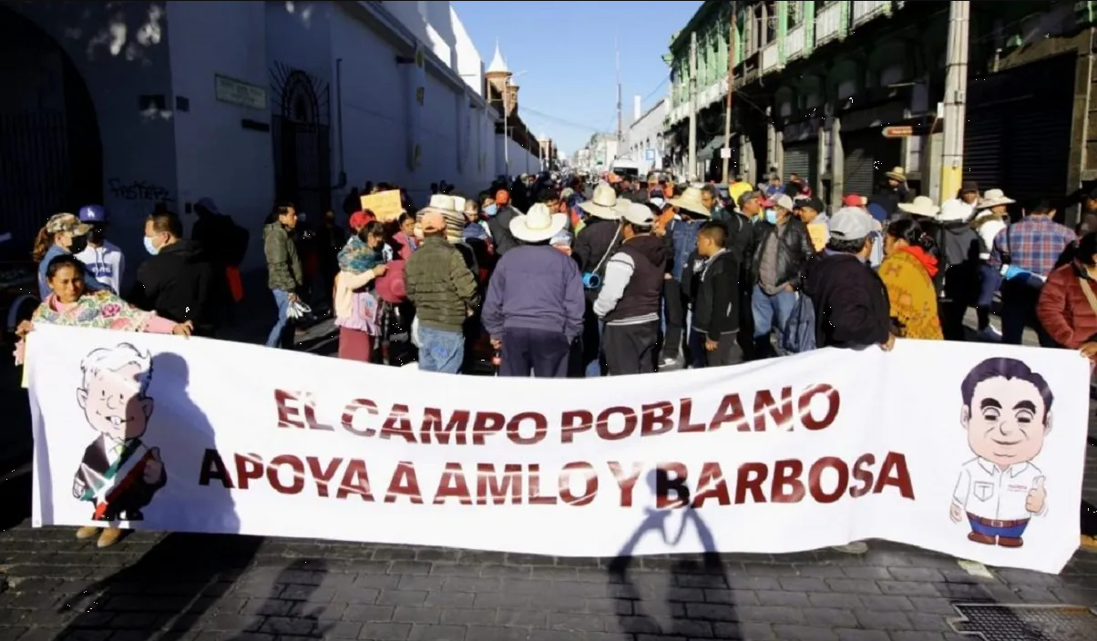 Arma Barbosa en Puebla marcha pro Amlo
