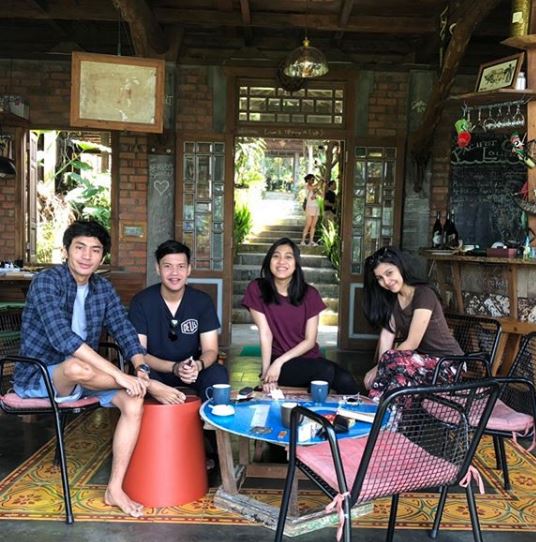 Irshadi Bagas bersama teman dan kekasih