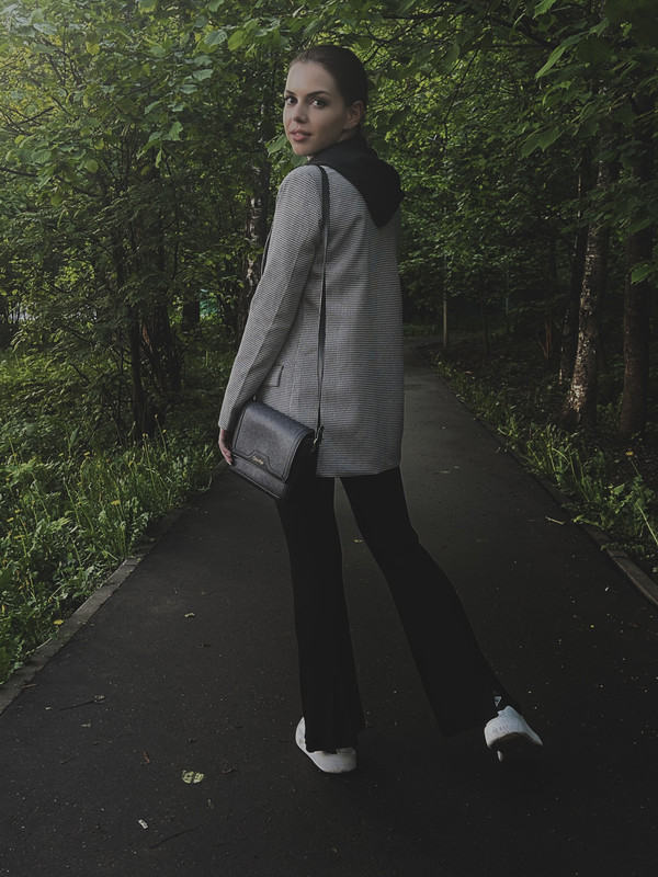 E2896B36-079F-4F33-AAE3-BA5017233980