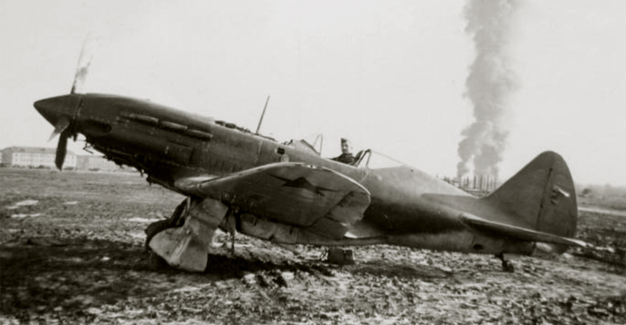 Mikoyan-Gurevich-MiG-1-unknown-unit-captured-early-Barbarossa-1941-01