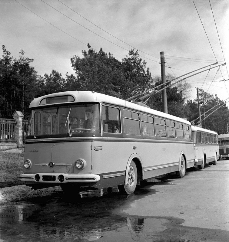 ČEKOSLOVAKI?KI TROLEIBUSAI ?KODA VILNIAUS GATVĖSE 1962