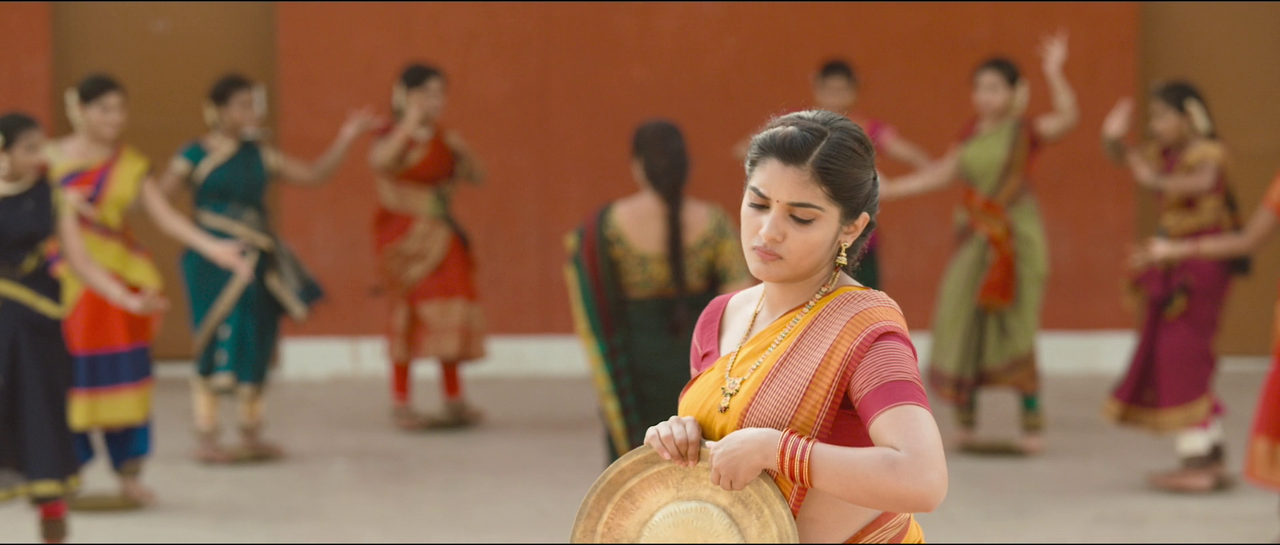 Nivetha Thomas- [SNASP] Busty ASS & Navel Sip scene -Ninnu Kori  (58)