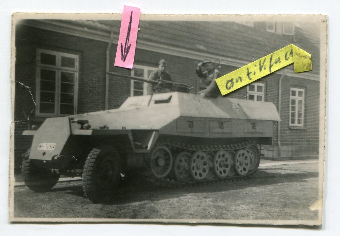 Schützen-Panzer WH-312604 mit 321 und 3,7cm Flak