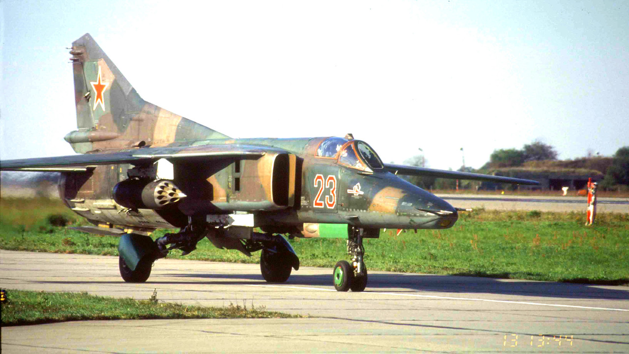 296 APIB MiG-27M 23 Red_83712545702