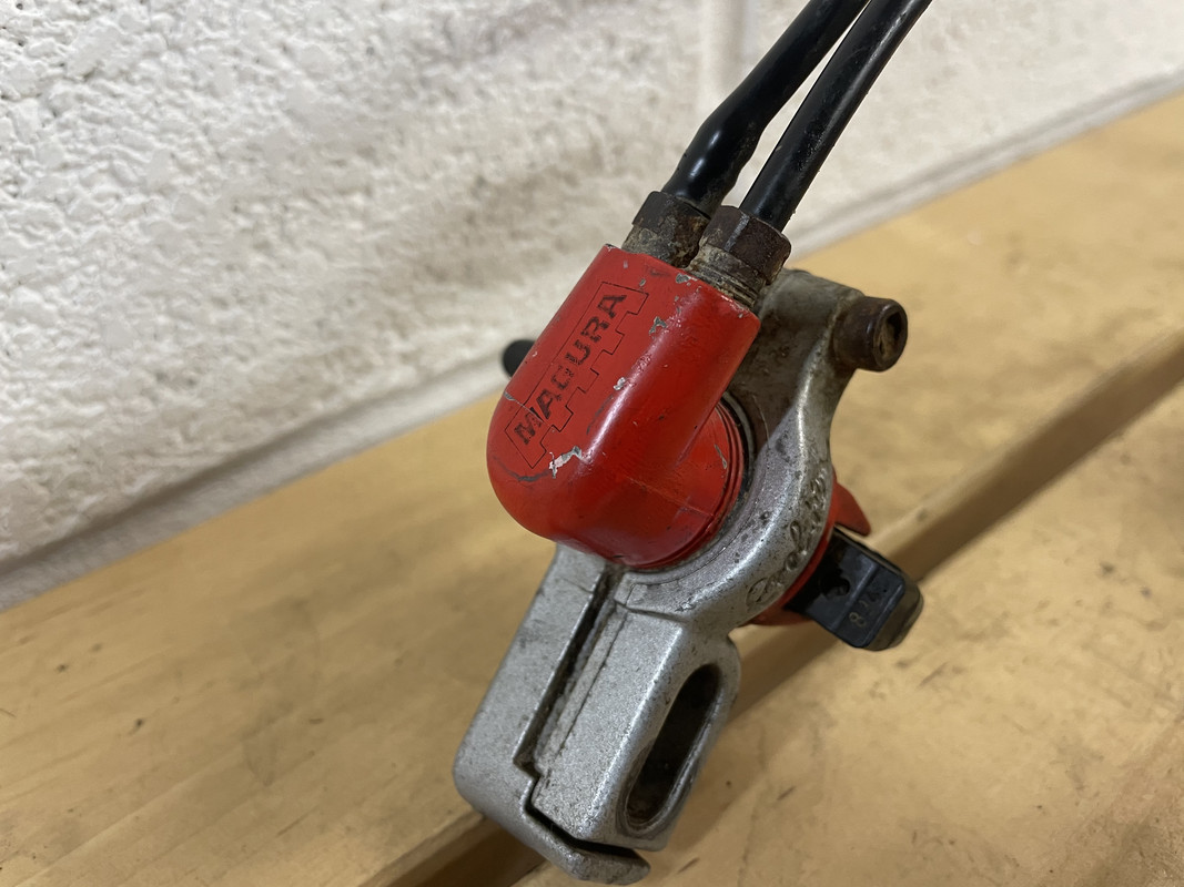 C5A9E70B-E36F-4872-8B14-9D583C549BA3