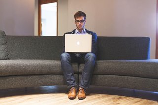 TIPS MENJAGA KESEHATAN MATA DI ERA LAYAR DIGITAL