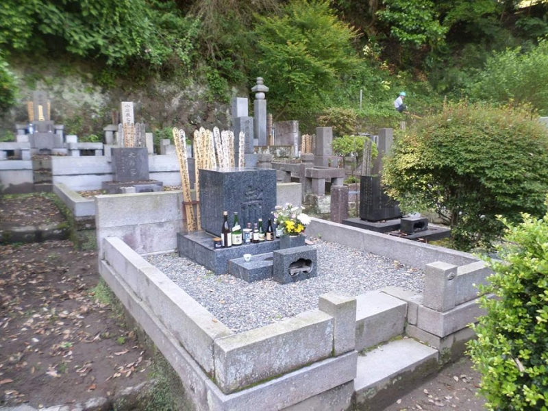 2015-ozu-grave-engaku-ji