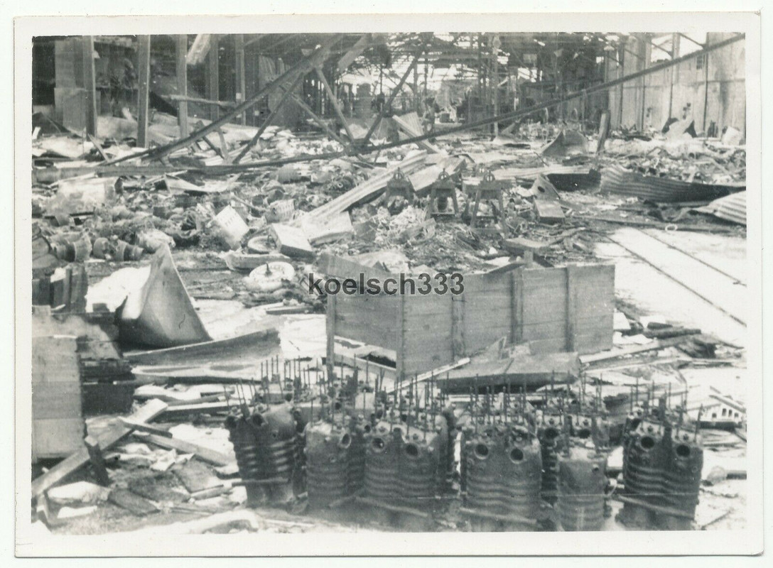 Foto französische Flugzeug Teile auf dem Flughafen Gelände Romorantin Frankreich