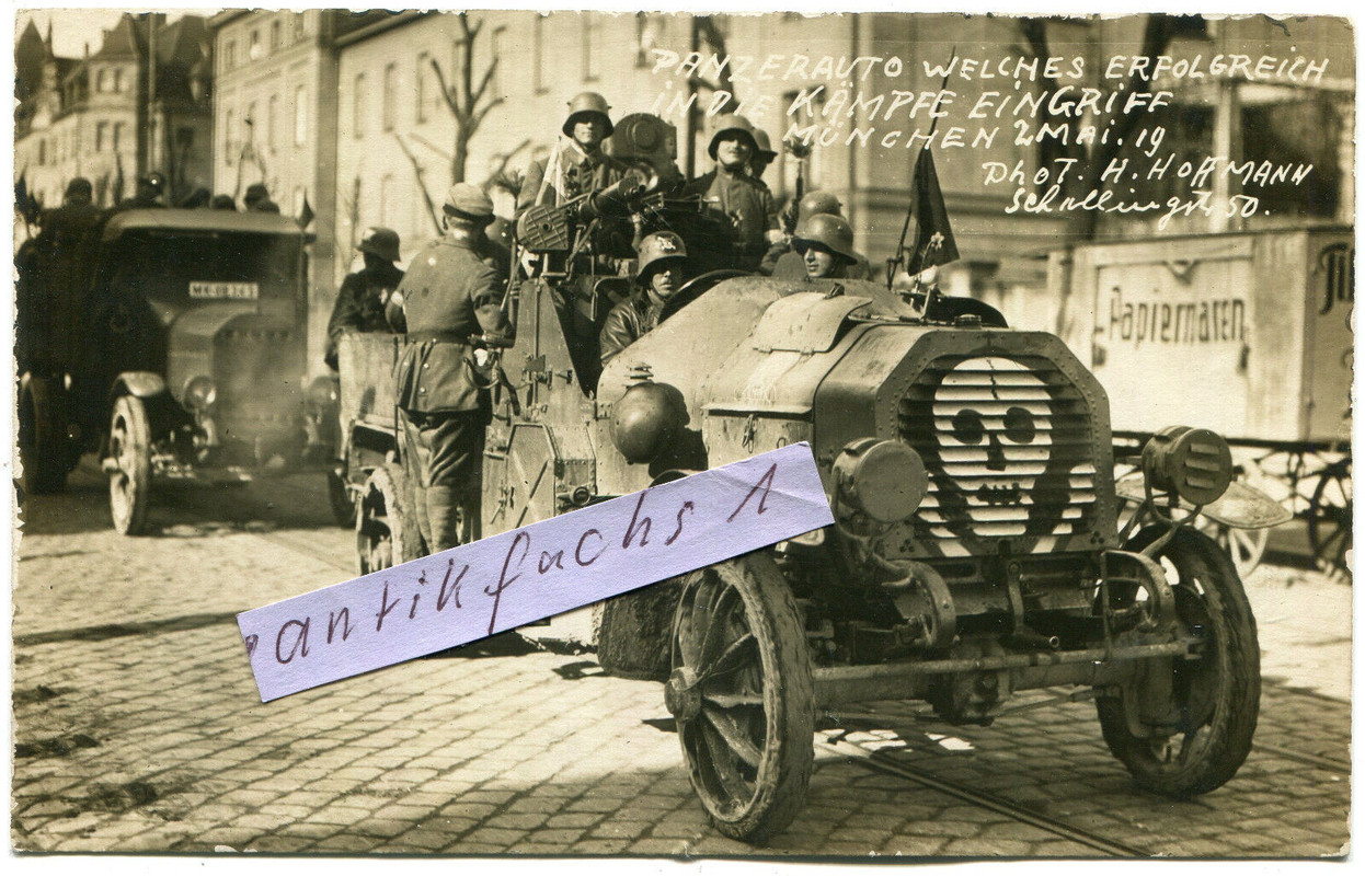 Foto  Kokampf Panzerwagen  Panzerauto des Freikorps in München am 2.Mai 1919