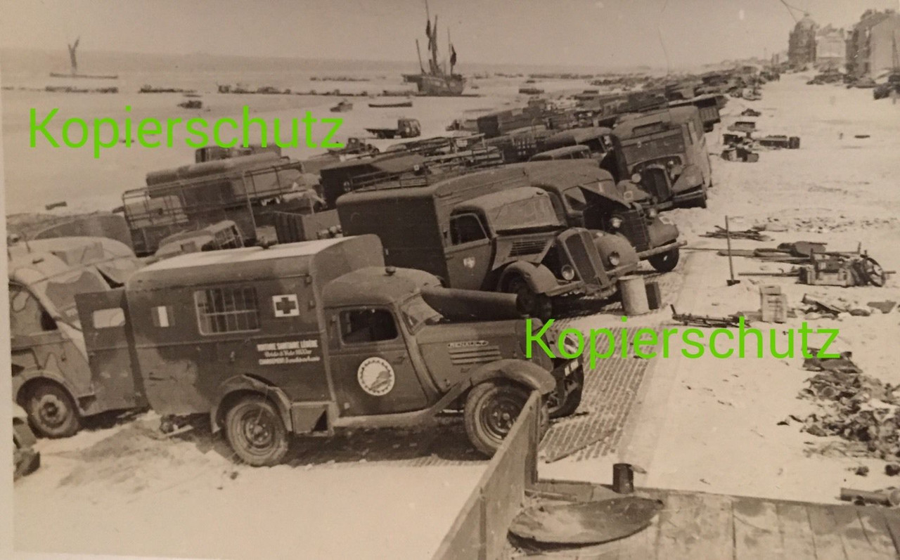 Foto franz. und brit. Beute LKW am Strand DÜNKIR