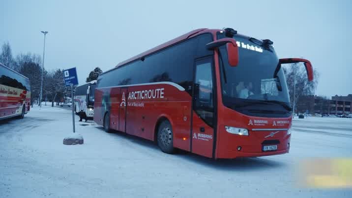 [Image: aevjjiz08h09.jpg]