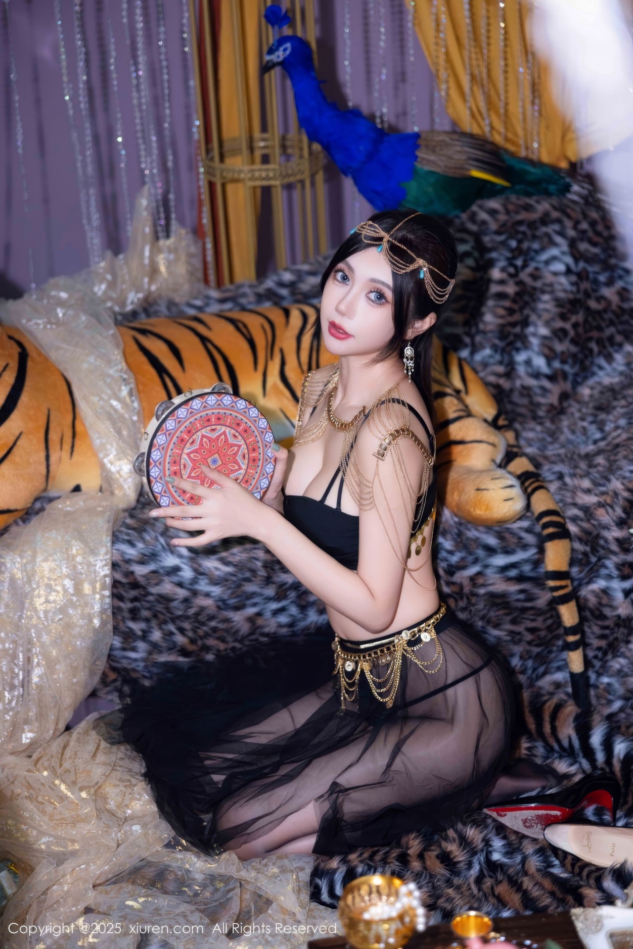 绮里嘉黑色露肩上衣图集79P，时尚造型与舞台感的华丽碰撞插图5