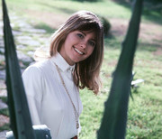 Olivia-Newton-Johnon-md46