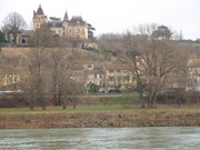 800px-Ch-teau-de-Rochetaill-e-sur-Sa-ne-2.jpg