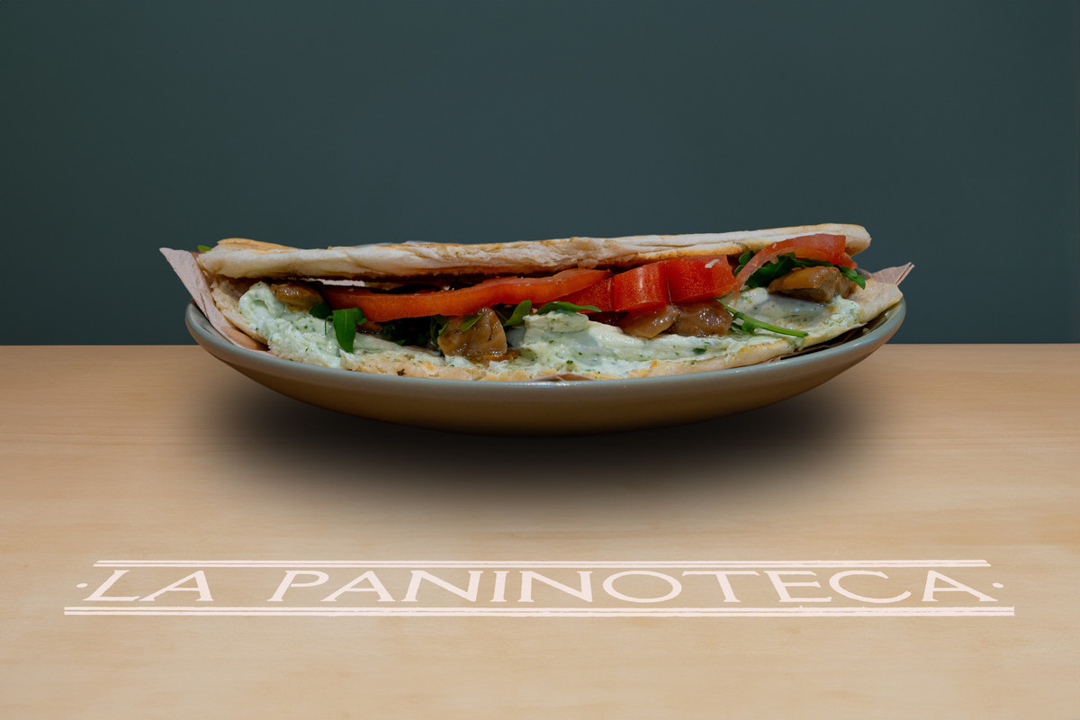 40 Porcini, caprino, rucola, olio al tartufo, limone e pepe