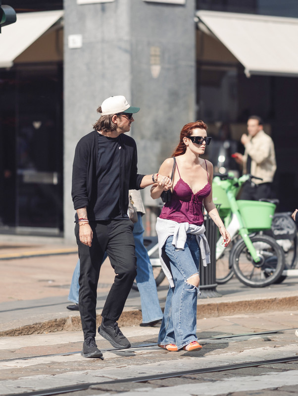 Bella Thorne Braless In Milan25