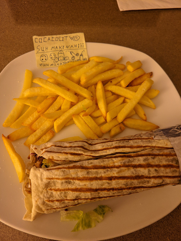 Andanzas nocturnas + kebab + mesas sucias+ hoja de reclamaciones