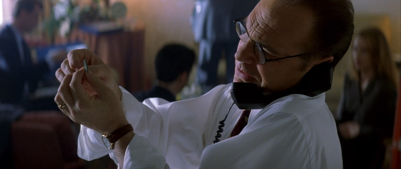 Enemy of the State (1998).mkv_snapshot_01.45.48_[2018.01.27_00.1