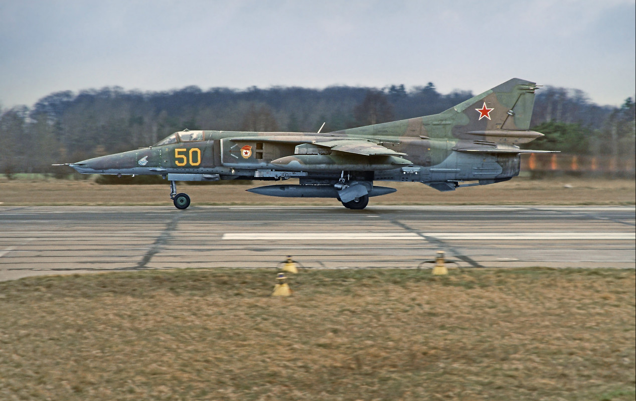 19 GvAPIB Mig-27D Yellow 50_61912558142 (4)