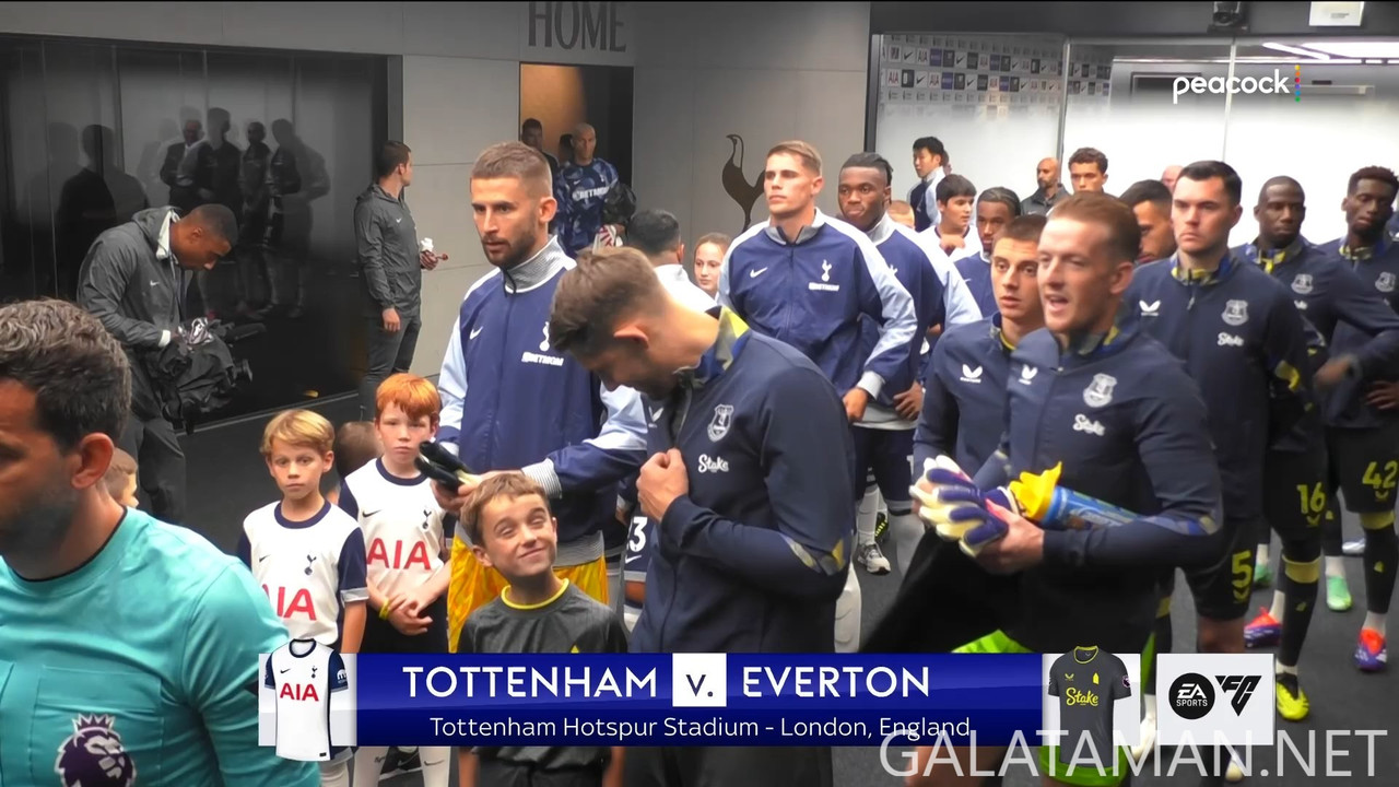 [Image: 08-24-15-52-03-Peacock-11-Tottenham-Hots...16-770.jpg]