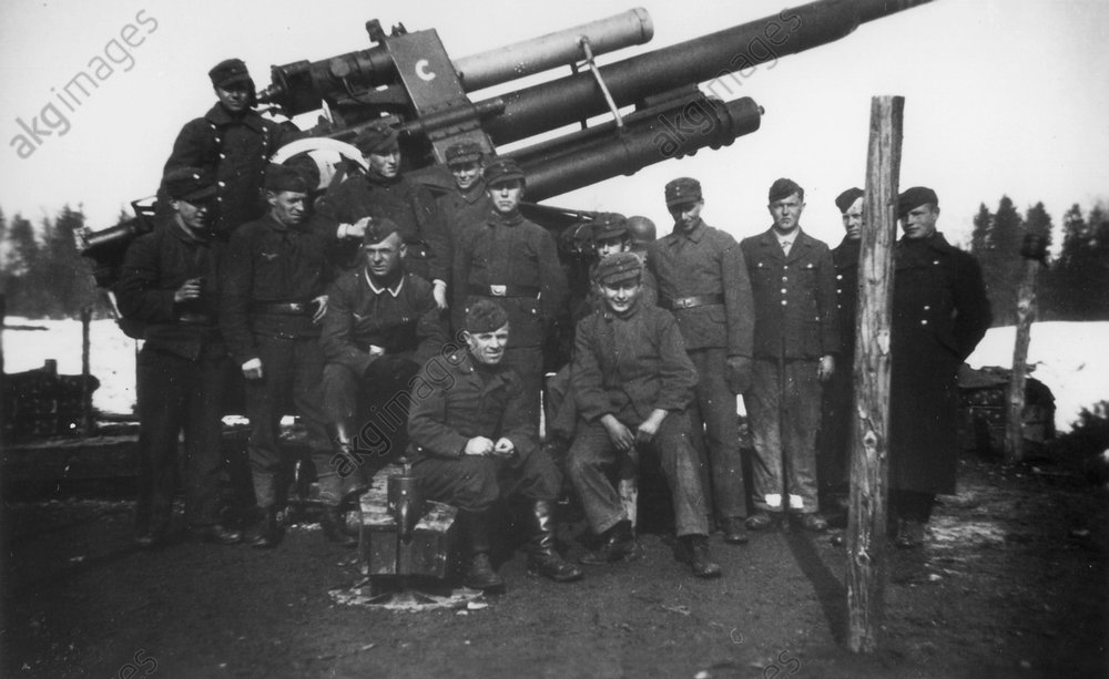 Hitlerjugend am Flakgeschütz 1944 (3)