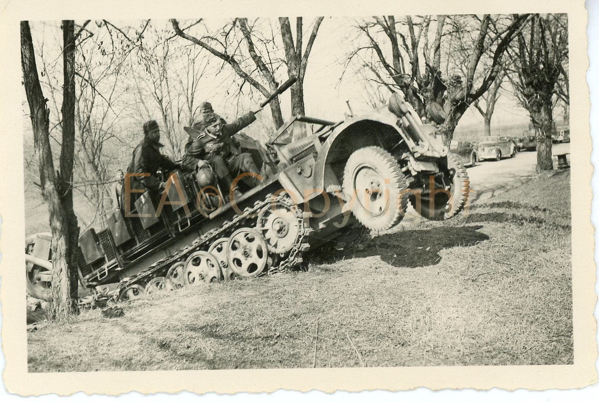 Artillerie Geschütz Flak auf Halbkette SPW Sd.Kf