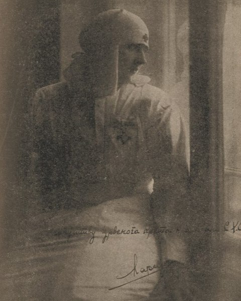 Kraljica Marija u uniformi Crvenog krsta - iz monografije „Almanah humanih društava” iz 1940. godine (wikimedia commons)
