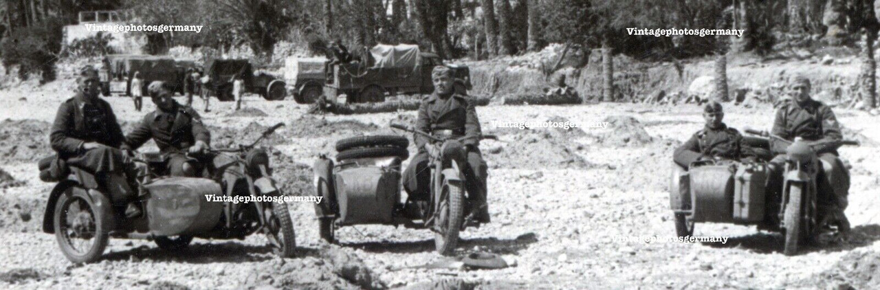 Foto Fallschirmjäger Kreta - Einsatz FJ Motorrad Krad LKW PKW.