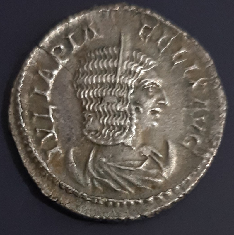 Antoniniano de Julia Domna. VENVS GENETRIX. Venus sentada a izq. Roma 20230120-195835