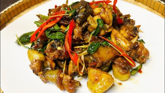 បាយ+ឆាក្ដៅសាច់មាន់