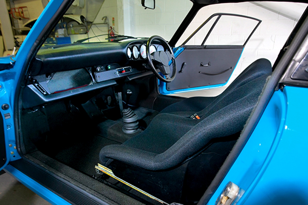 Carrera-3-0-RS-interior.jpg