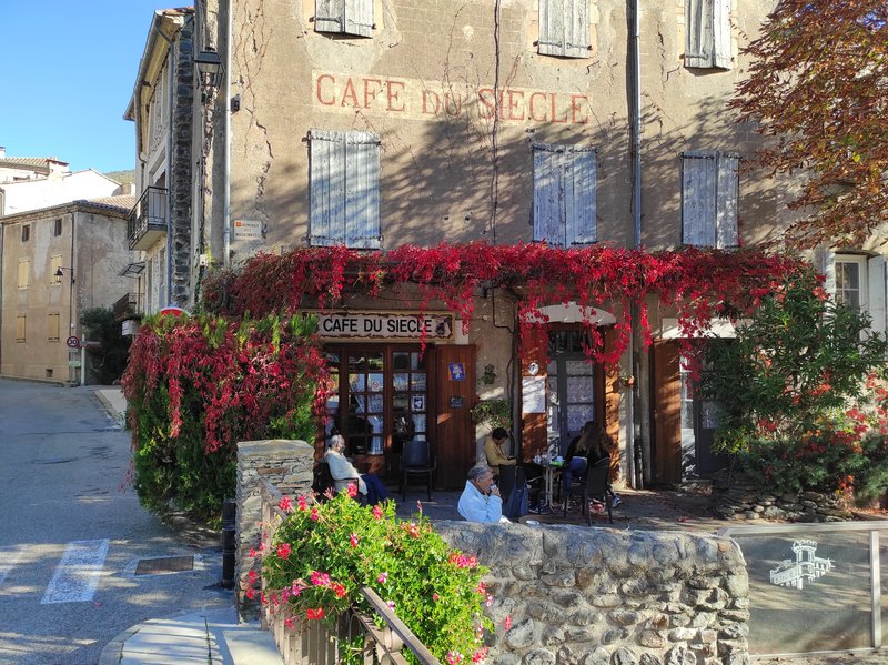 Le Resto au Bord du Lac  Cafe