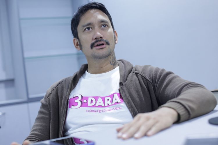 Aktor peran Tora Sudiro saat wawancara promo film 3 Dara 2 di Menara Kompas Gramedia, Palmerah Selatan, Jakarta, Selasa (16/10/2018). Film garapan sutradara Monty Tiwa ini akan tayang pada 25 Oktober 2018 mendatang.